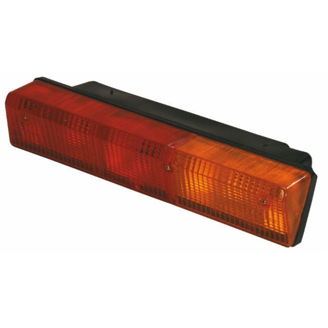 Fanale posteriore alogeno DX 304x92x61 mm con luce di posizione, stop e freccia. Omologato ECE, resistente e facile da installare per trattori FIAT e LANDINI.