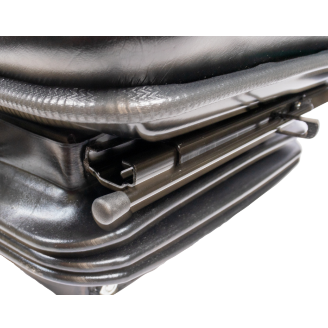 Sedile Compact con molleggio meccanico, ideale per trattori stretti da vigneto e frutteto. Struttura robusta, seduta ergonomica, schienale alto e regolazione longitudinale.