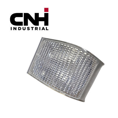 Proiettore indicatore di direzione CNH 82014130 per trattori New Holland serie M/TM e Ford 8160–8560. Freccia anteriore applicabile DX e SX. M160 TM190 TM175
