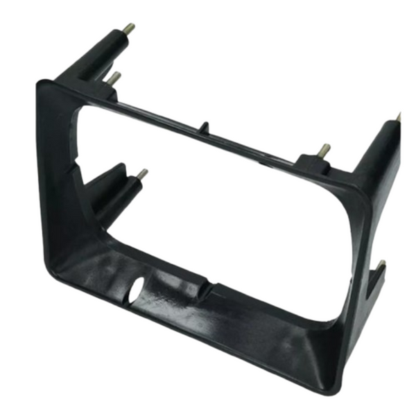 Cornice supporto faro fanale per trattori, codice 5122251. Ricambio resistente e compatibile per vari modelli di trattori FIAT. Acquista ora su Stanco Agristop! 