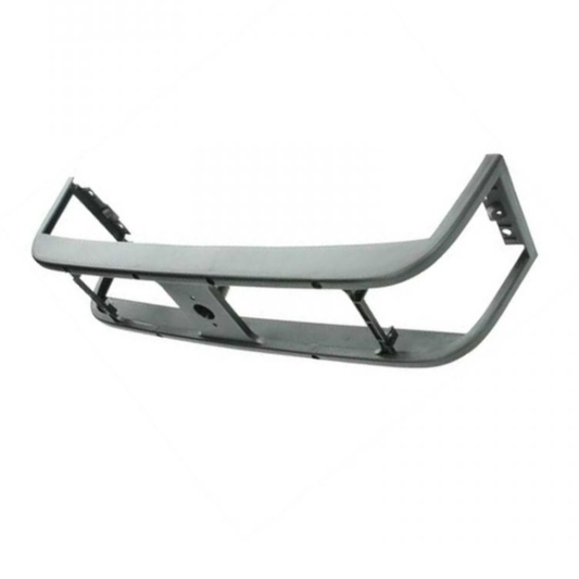 Cornice anteriore fanali per trattori Fiat e New Holland. Ricambio resistente e compatibile con serie 8160, 8260, 8360, 8560, M e TM. Montaggio semplice e rapido.