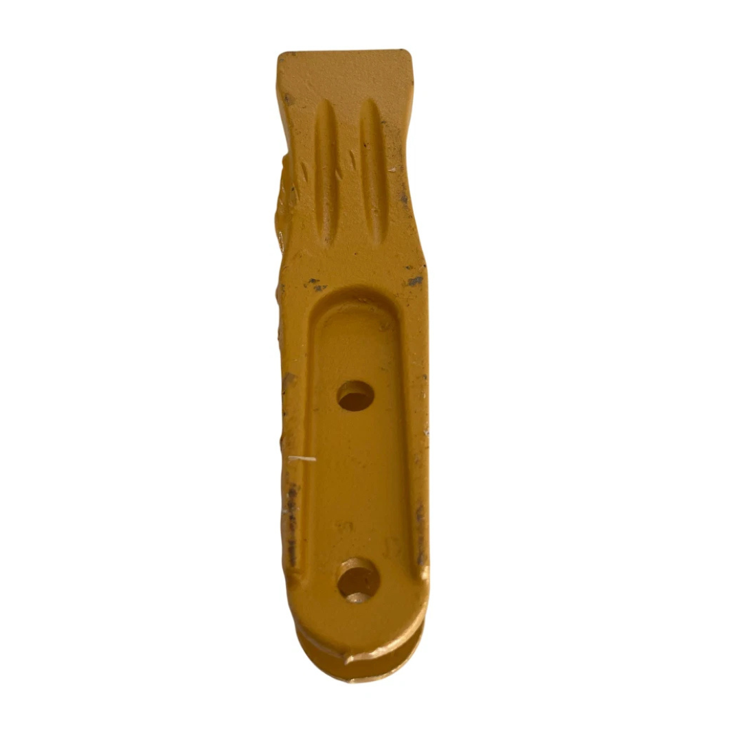 Dente a forcella Fiat 8269750 per pala meccanica FL4. Ricambio in acciaio rinforzato, resistente e durevole, ideale per lavori gravosi