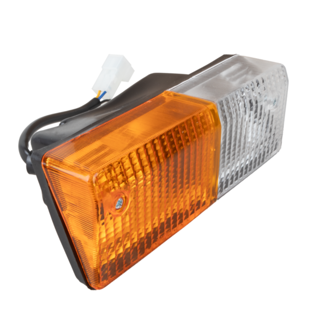Fanale direzione-posizione DX 165x60 mm, certificato ECE R6 R7. Garantisce visibilità e sicurezza per trattori FIAT e LANDINI. Acquista ora con lampade incluse.