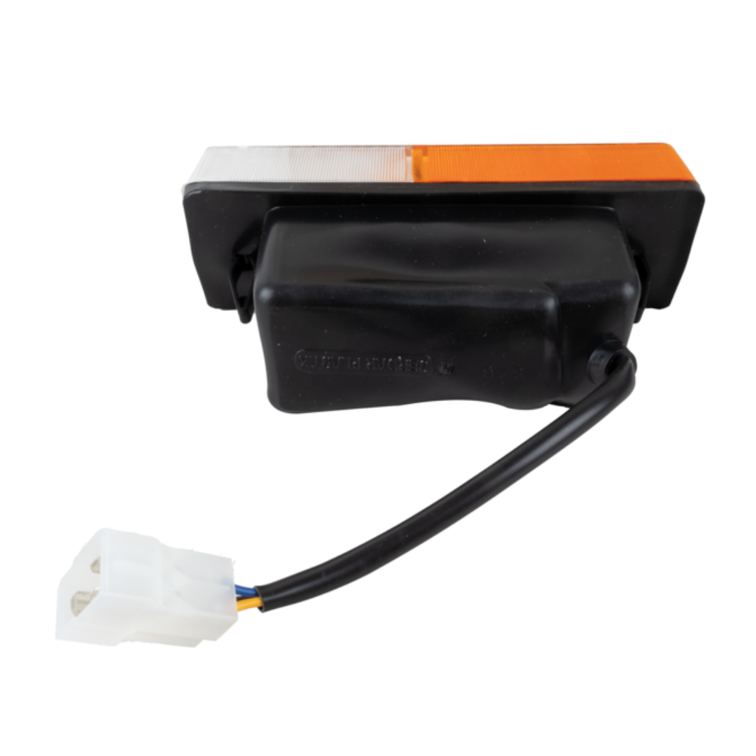 Fanale direzione-posizione DX 165x60 mm, certificato ECE R6 R7. Garantisce visibilità e sicurezza per trattori FIAT e LANDINI. Acquista ora con lampade incluse.