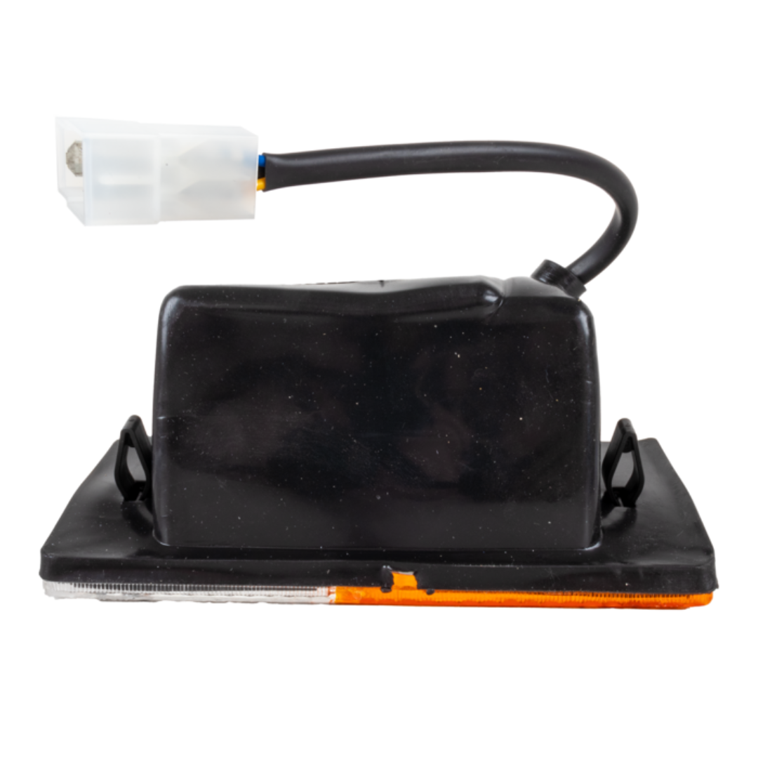 Fanale direzione-posizione DX 165x60 mm, certificato ECE R6 R7. Garantisce visibilità e sicurezza per trattori FIAT e LANDINI. Acquista ora con lampade incluse.