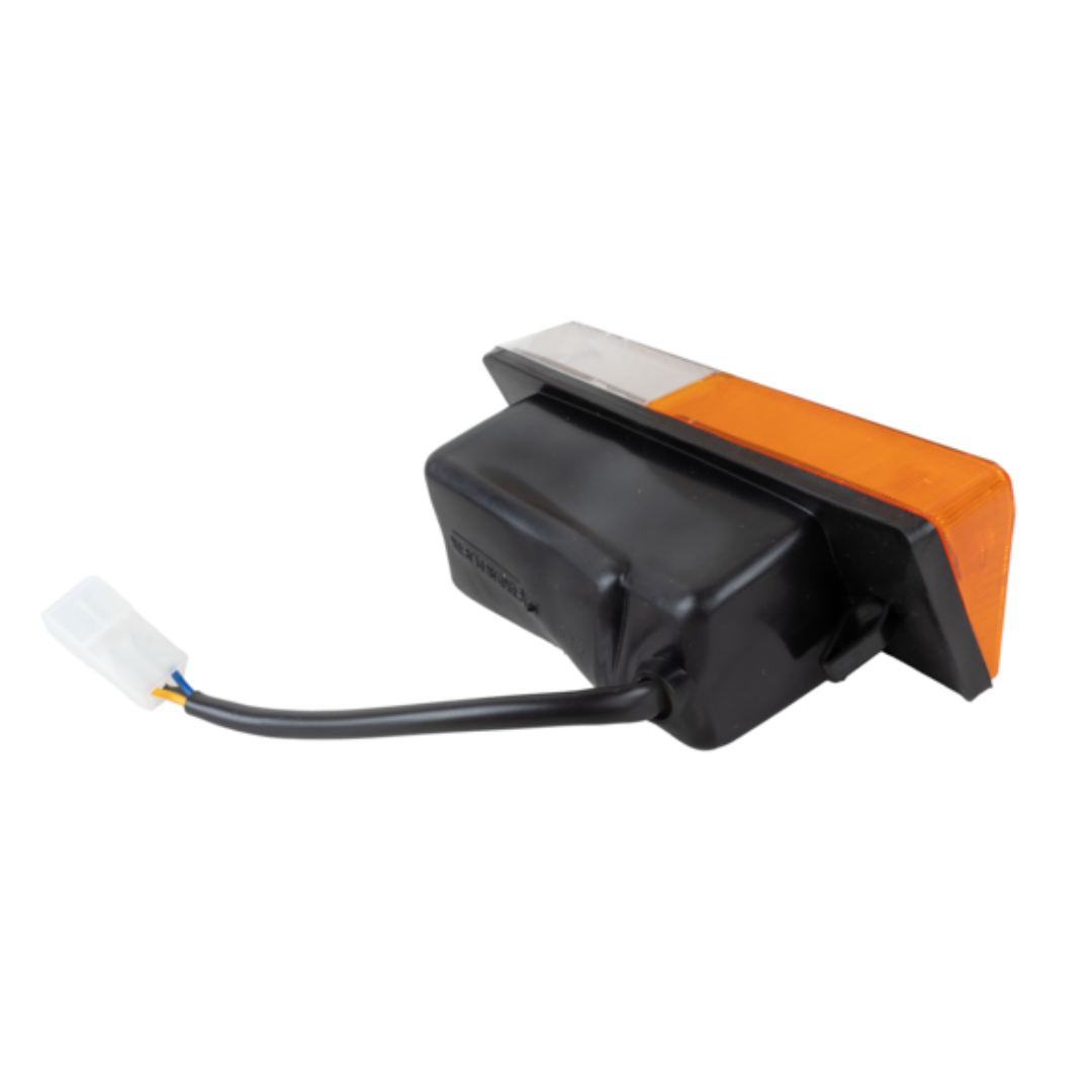 Fanale direzione-posizione DX 165x60 mm, certificato ECE R6 R7. Garantisce visibilità e sicurezza per trattori FIAT e LANDINI. Acquista ora con lampade incluse.
