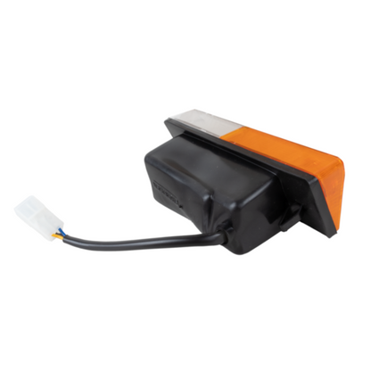 Fanale direzione-posizione DX 165x60 mm, certificato ECE R6 R7. Garantisce visibilità e sicurezza per trattori FIAT e LANDINI. Acquista ora con lampade incluse.