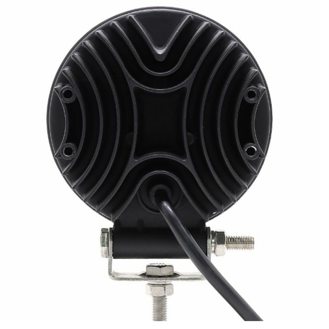Faro LED rotondo Ø110mm 27W 2025 lumen, 9 LED, IP67. Ampio raggio, 10–36V. Ideale per trattori, off-road e mezzi da lavoro. Installazione universale.