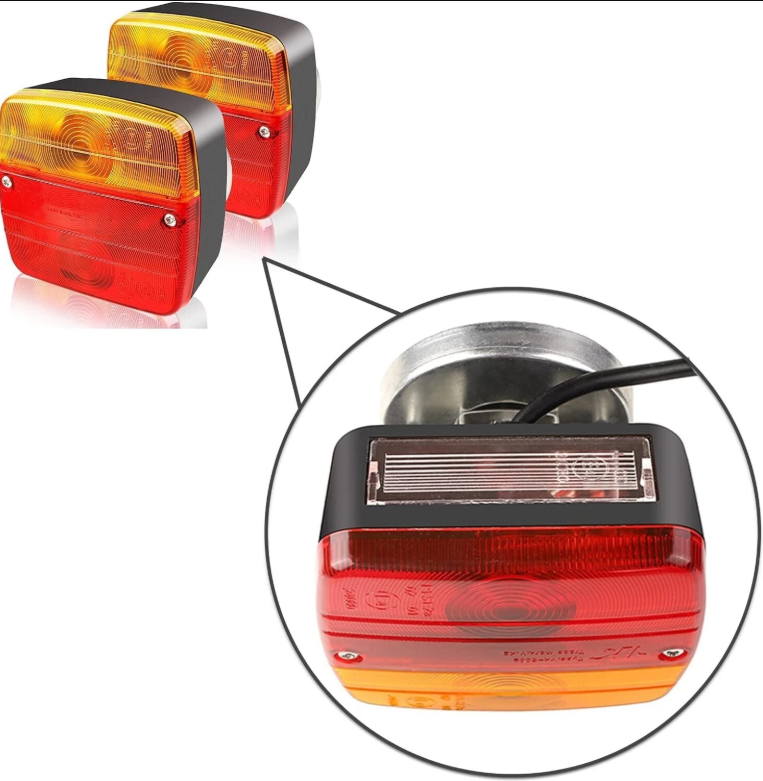 Kit luci posteriori alogene con magnete, cavo 7,5 m + 2,5 m, spina 7 poli. Funzioni stop, posizione, freccia e targa. Omologato ECE. Lampadine incluse.