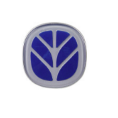 Stemma logo calandra anteriore New Holland Fiat originale CNH, codice 82005611. Ricambio per numerosi trattori New Holland e Ford. L85 L75 TL90 TL100 TM130 M160