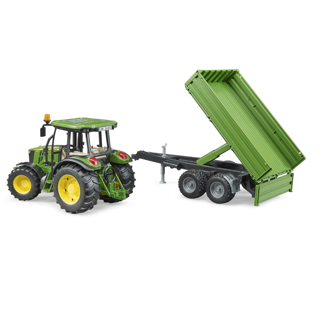 Modellino Bruder John Deere 5115M scala 1:16 con rimorchio ribaltabile. Trattore agricolo realistico, robusto e compatibile con accessori. Bambini e collezione.