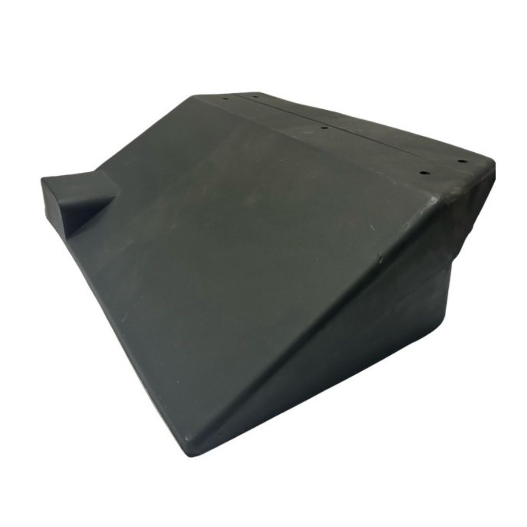 Paraspruzzi sinistro superiore per trattori Fiat serie 80, 88, 90, 93, 94. Ricambio originale, ideale per parafanghi. 100/90 80/90 110/90 780 880 980 680 70/90