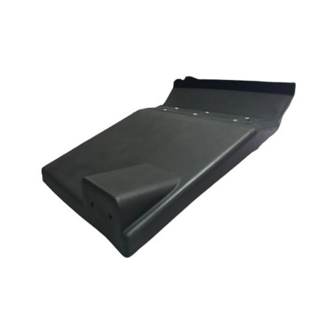 Paraspruzzi destro 36x30 cm per trattori Fiat Serie 56-66 e Ford 3435-3935-4135. Ricambio robusto, durevole e compatibile. Rif. originale 5172544