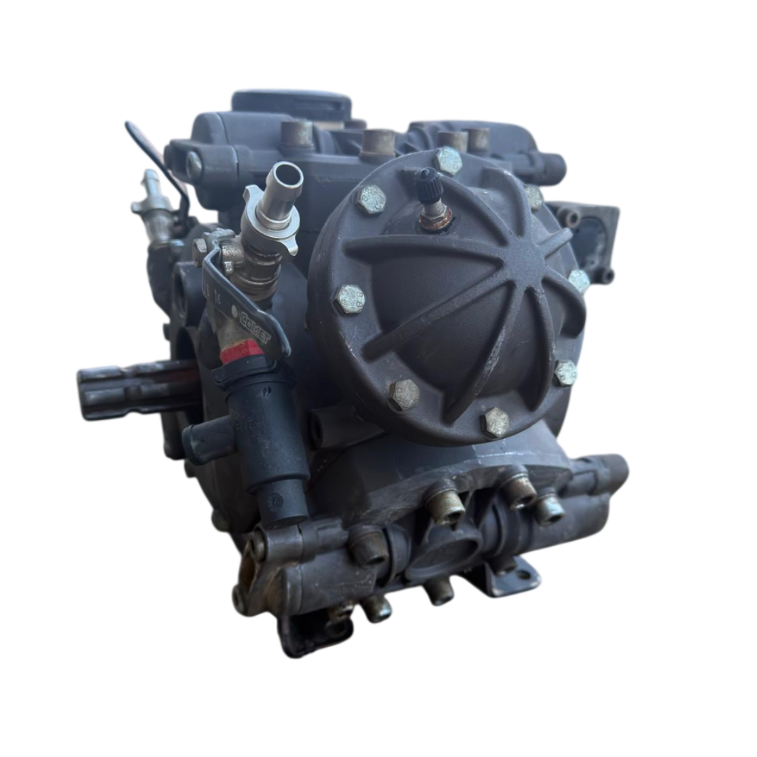 Pompa a membrana Comet APS121: 115 l/min, 50 Bar, 3 membrane NBR. Alta pressione, resistente e ideale per applicazioni agricole e industriali. Prestazioni professionali.
