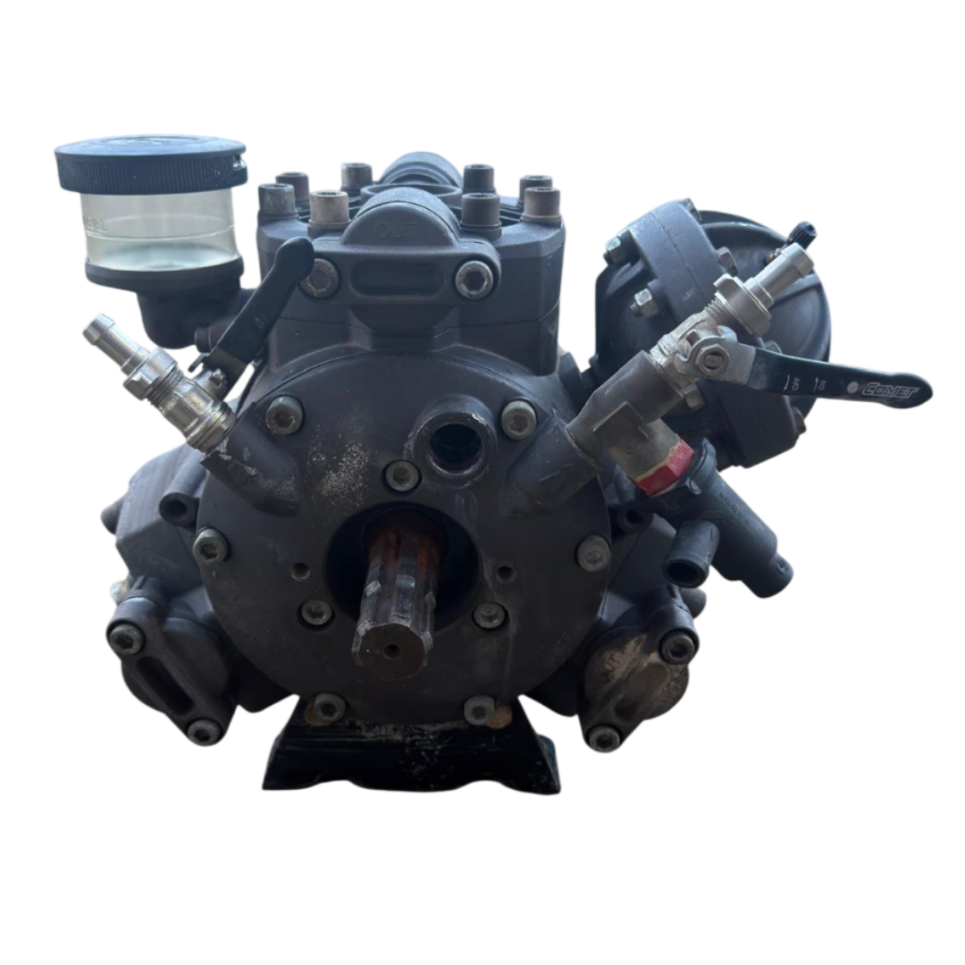 Pompa a membrana Comet APS121: 115 l/min, 50 Bar, 3 membrane NBR. Alta pressione, resistente e ideale per applicazioni agricole e industriali. Prestazioni professionali.