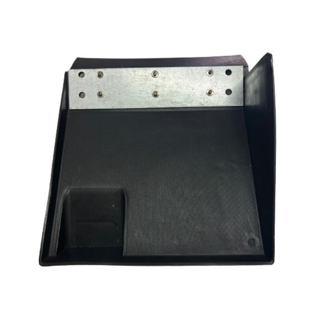 Paraspruzzi destro 36x30 cm per trattori Fiat Serie 56-66 e Ford 3435-3935-4135. Ricambio robusto, durevole e compatibile. Rif. originale 5172544