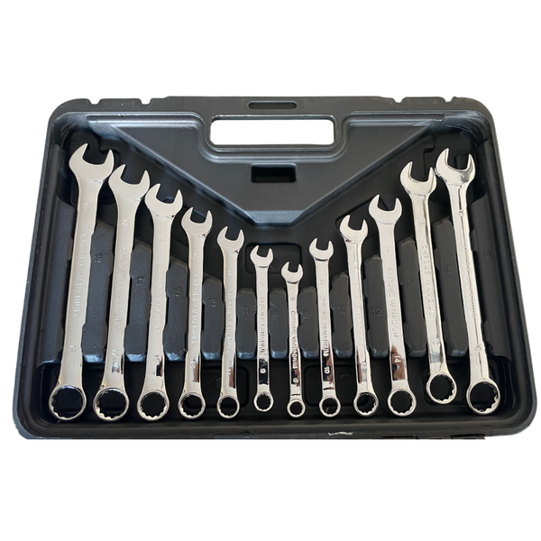 Set chiavi assortite 61 pezzi in valigetta. Include chiavi a bussola, cricchetto e inglesi. Qualità professionale per officina e fai-da-te. Dr. Socket.