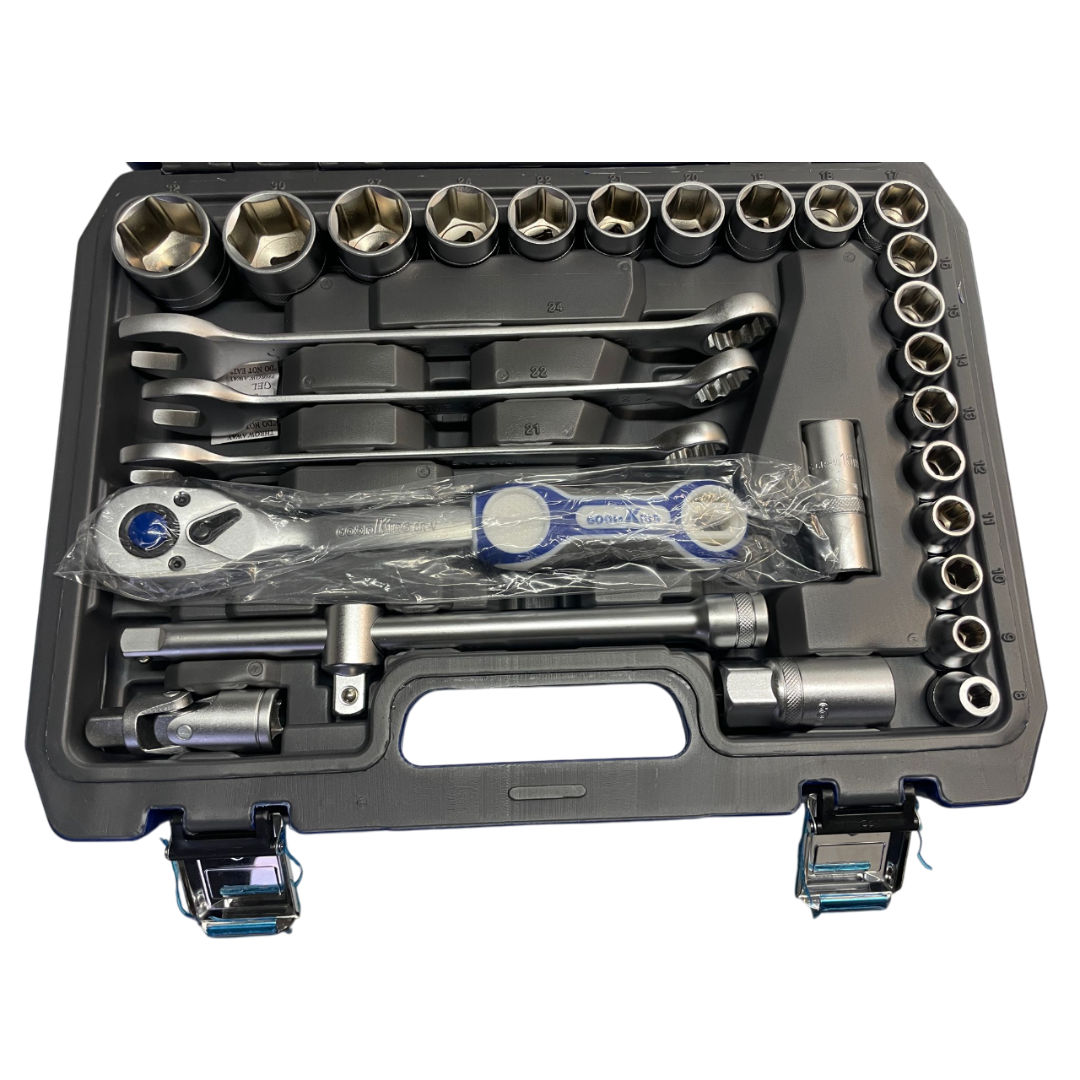 Set chiavi assortite GOOD KING 41 pezzi con bussola, cricchetto e chiavi combinate in acciaio cromo vanadio. Valigetta antiurto, qualità professionale.