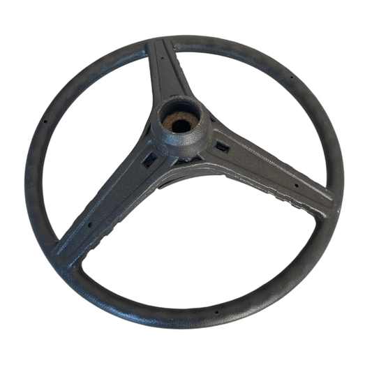 Volante per trattori Fiat e New Holland. Ricambio robusto e antiscivolo, compatibile con serie 46, 56, 66, 88, 90, 93, 94 e grandi modelli. Facile installazione