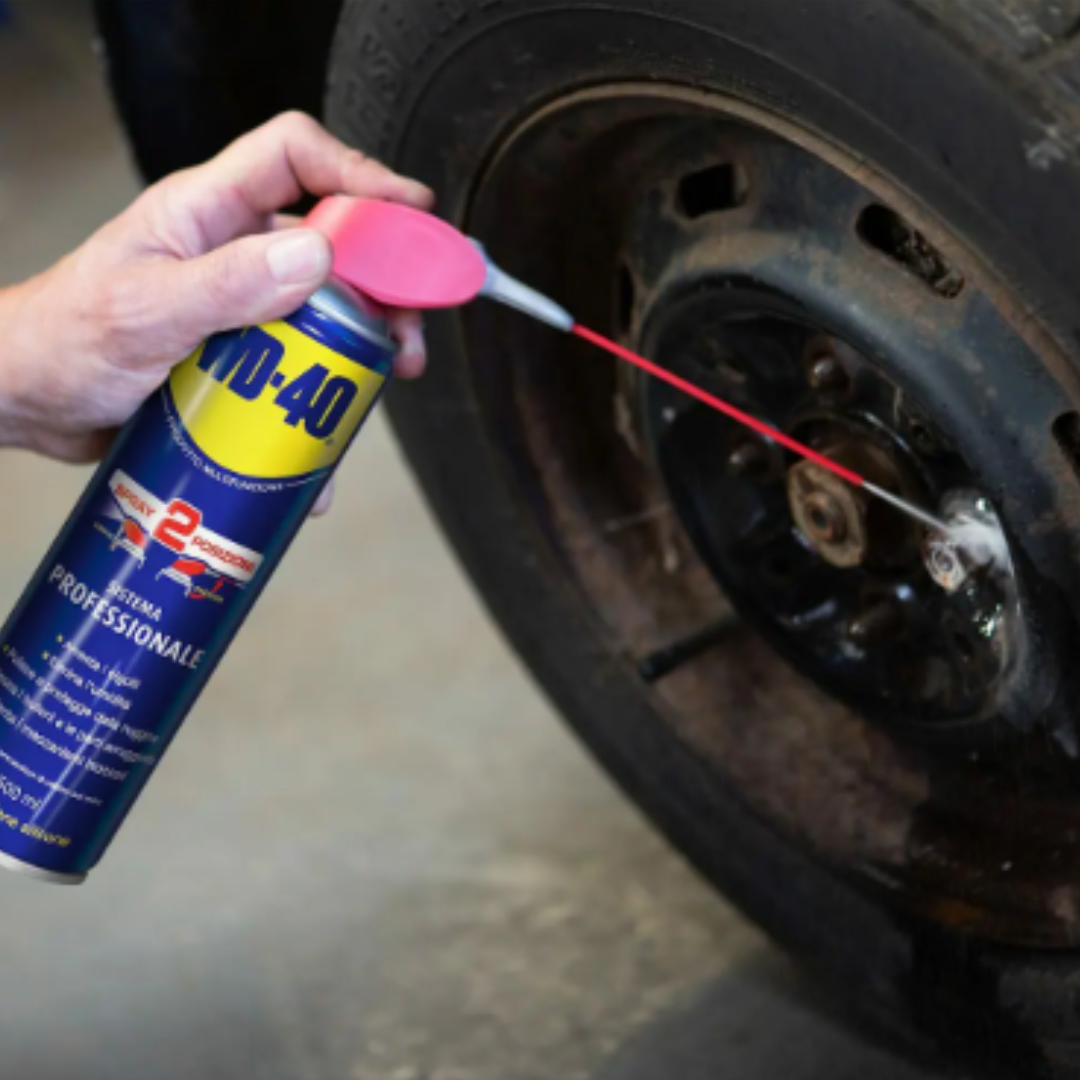 WD-40 Multifunzione disponibile in Flexible 600ml e Spray 500ml. Lubrifica, protegge e sblocca con valvola a 360°. Scegli la tua variante e acquista ora!