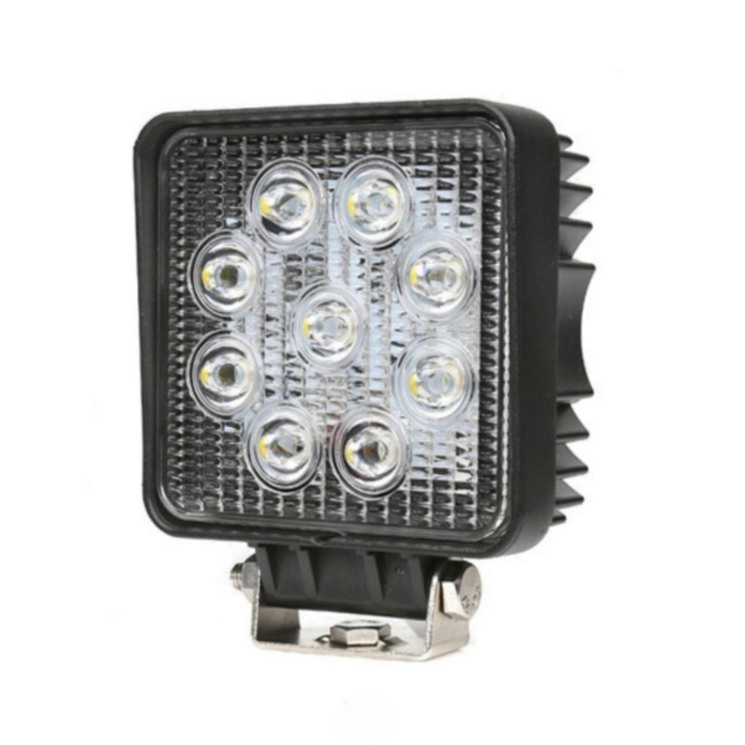 Faro LED rotondo Ø110mm 27W 2025 lumen, 9 LED, IP67. Ampio raggio, 10–36V. Ideale per trattori, off-road e mezzi da lavoro. Installazione universale.