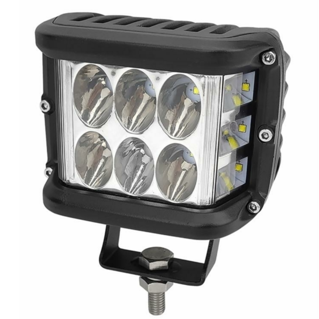 Faro LED 36W compatto e potente, 2800 lumen, IP67, 12 LED Cree. Resistente, efficiente e ideale per lavori professionali con trattore, muletto, escavatore.